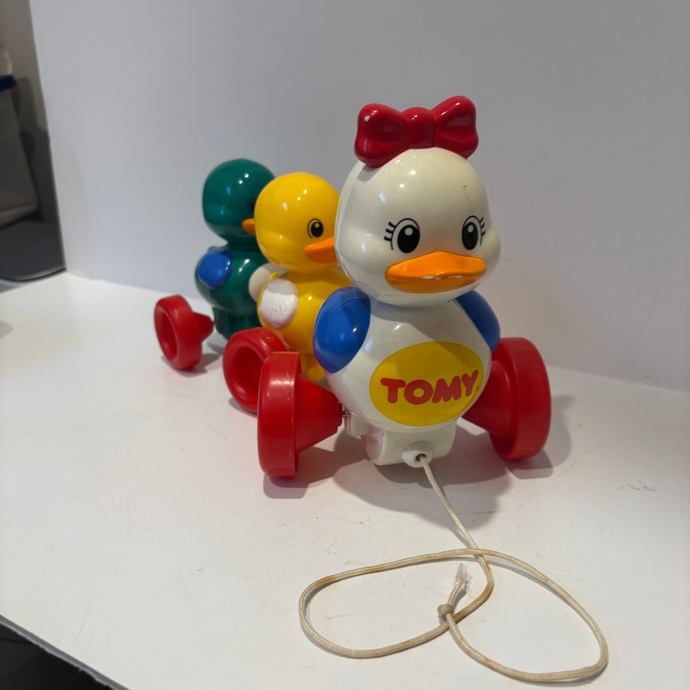 Vintage 1995 Tomy Quack Along Ducks Pull Toy Waddle Action Toddler Nursery